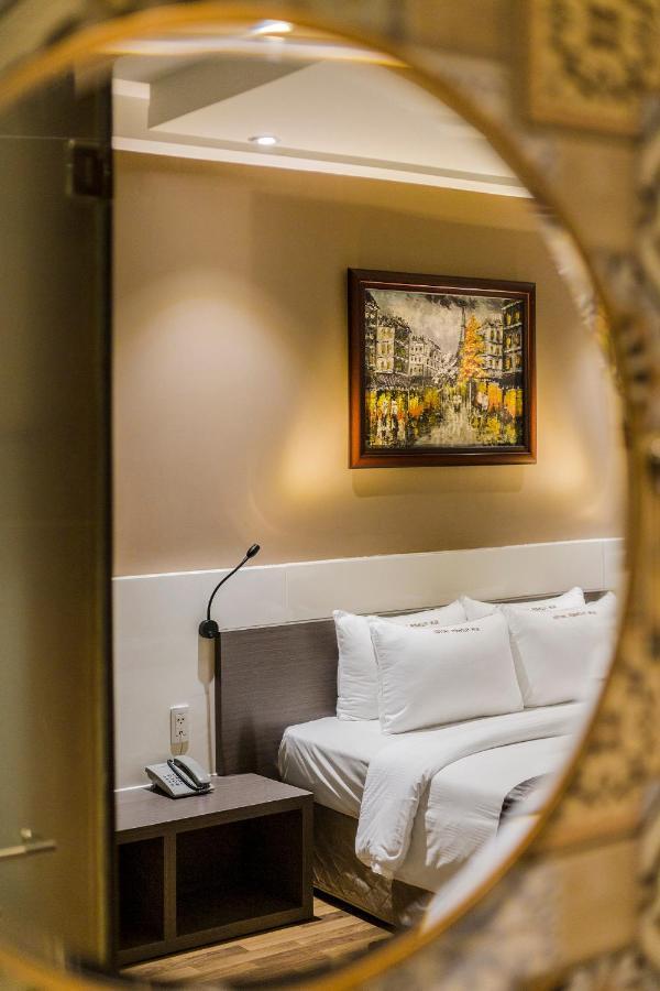 Sunflower Luxury Hotel Ho Chi Minh City Bagian luar foto